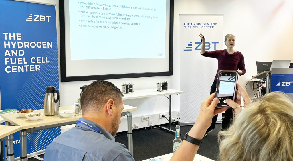 Theresa Schredelseker spricht über die ZBT Research School.

