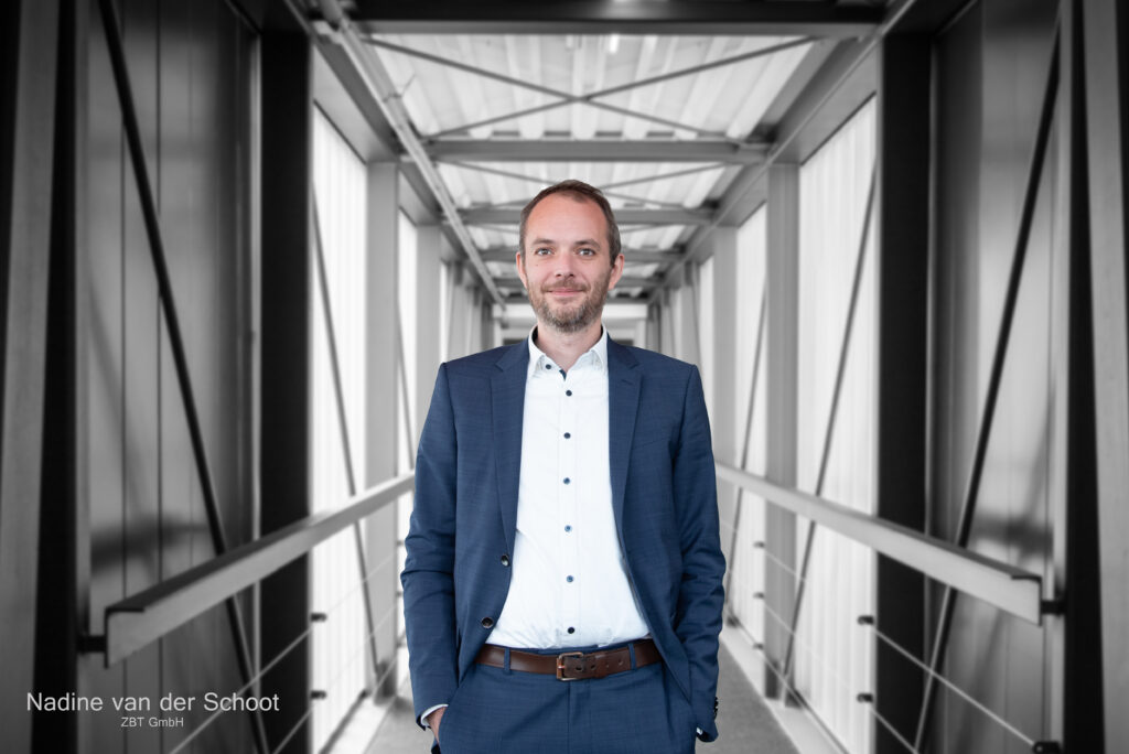 Porträt von Jonas Sudhoff.
