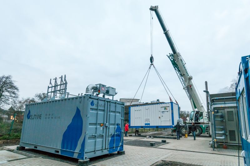 Aufbau von Elektrolyseuren auf dem ZBT-Wasserstoff-Testfeld