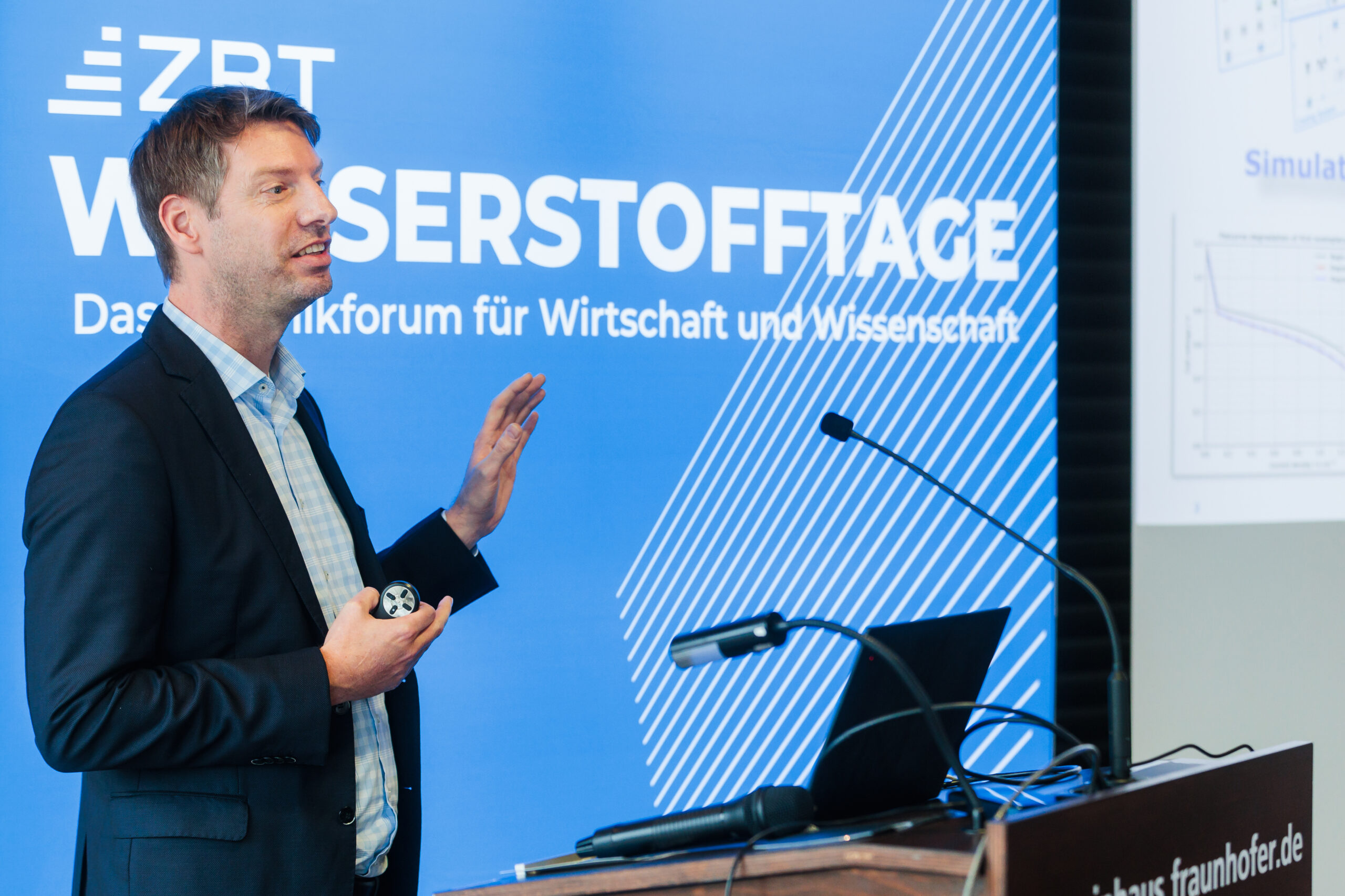 ZBT-Abteilungsleiter Ulrich Misz hält einen Vortrag bei den ZBT-Wasserstofftagen 2025