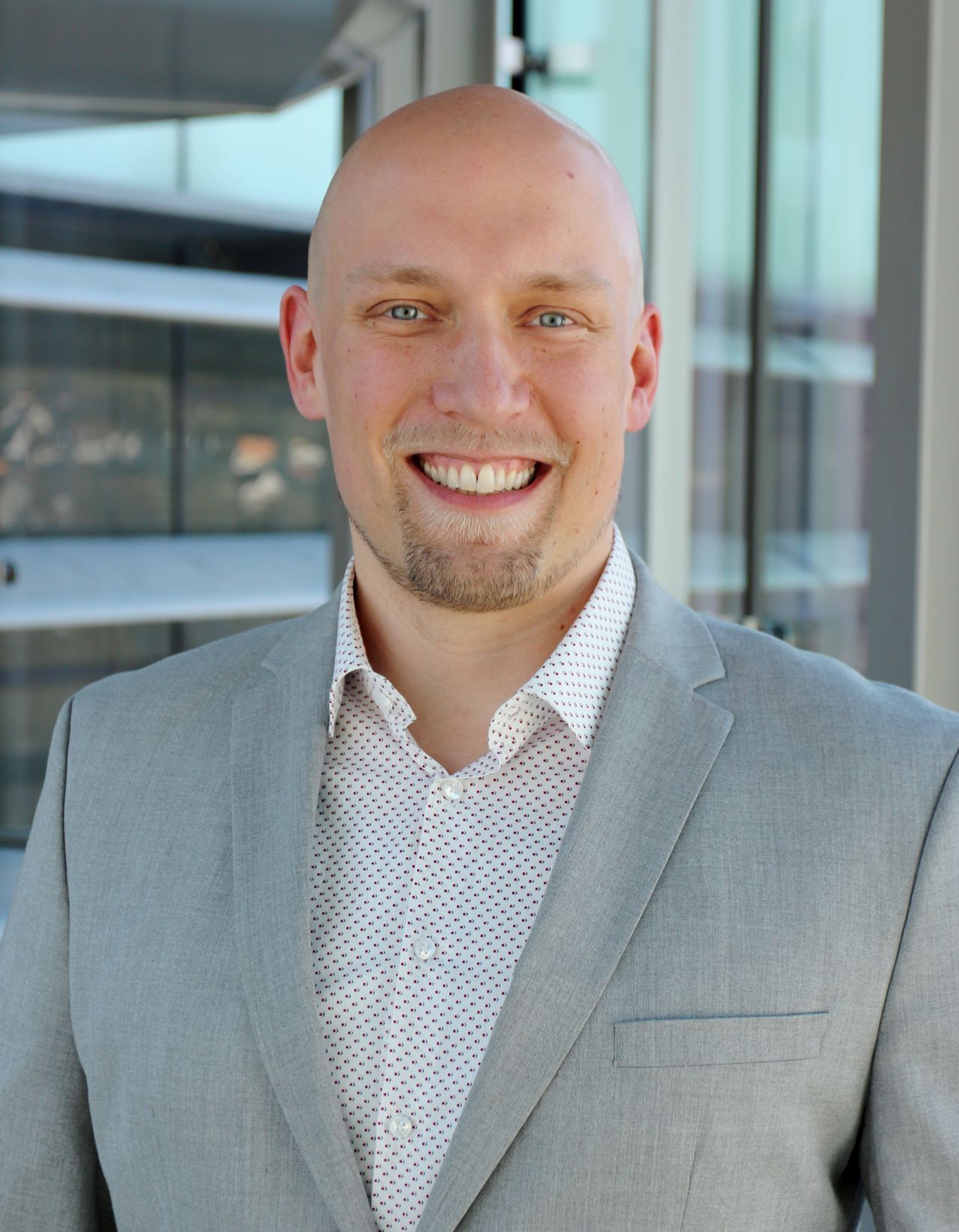 Portrait eines Manns mit Hemd und Jacket