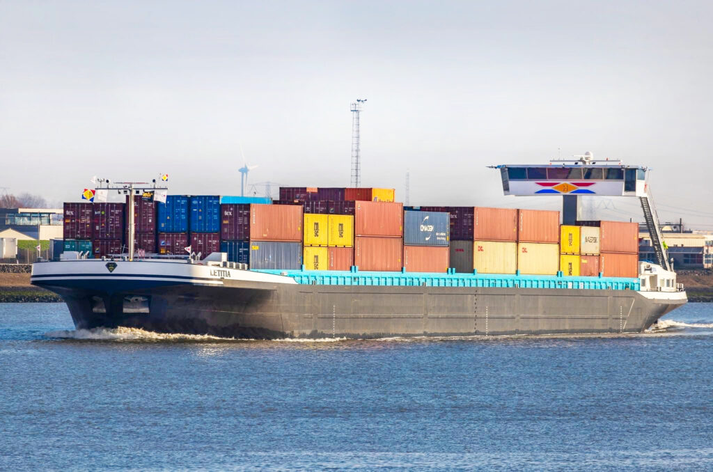 Container-Binnenschiff