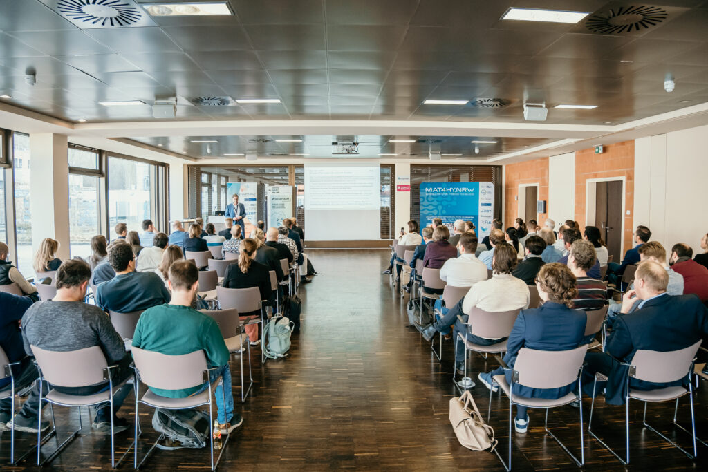 Etwa 60 Teilnehmer:innen haben wir gezählt.